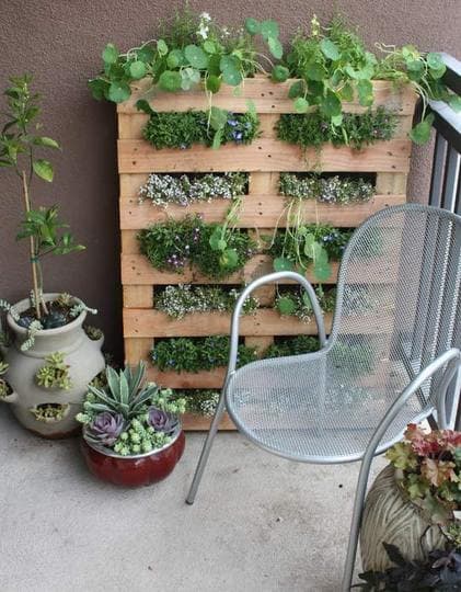 riutilizzare i pallet per arredare il balcone - mobili per passione