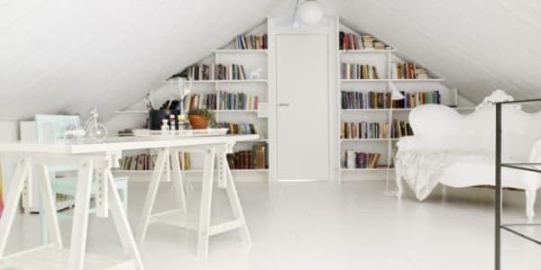 mansarda-total-white-con-libreria