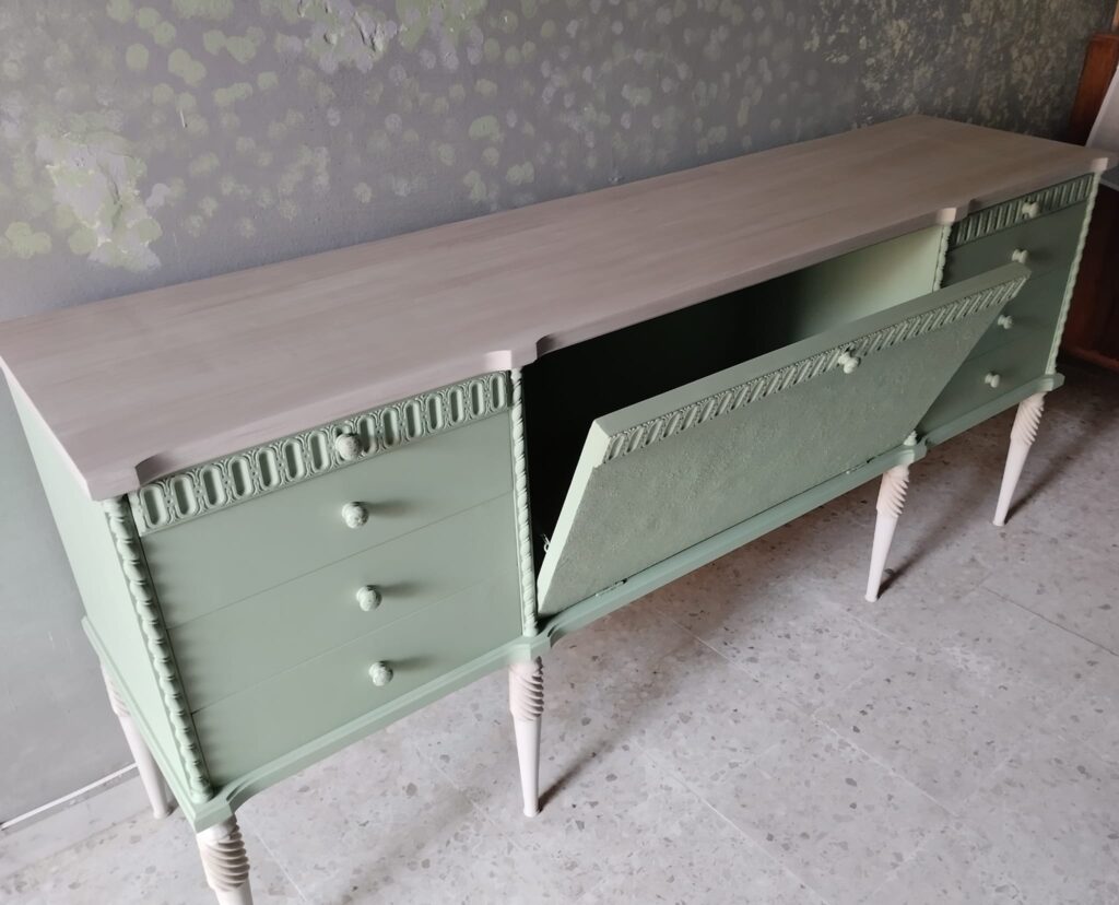 di necessità virtù come recuperare una vecchia credenza con effetto wow