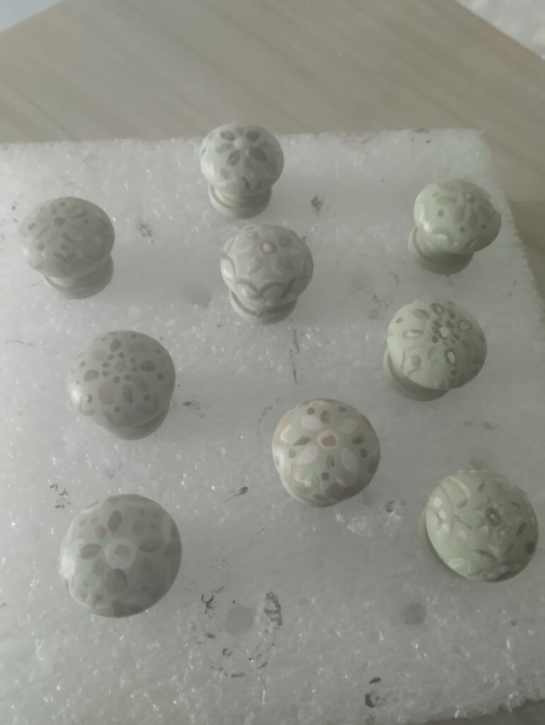 pomelli decorati a mano